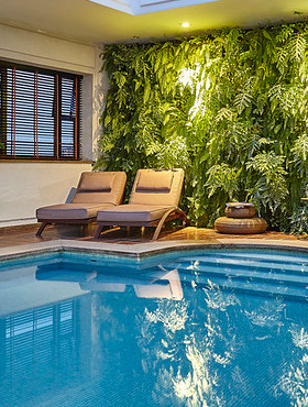 屋内プールのあるホテル